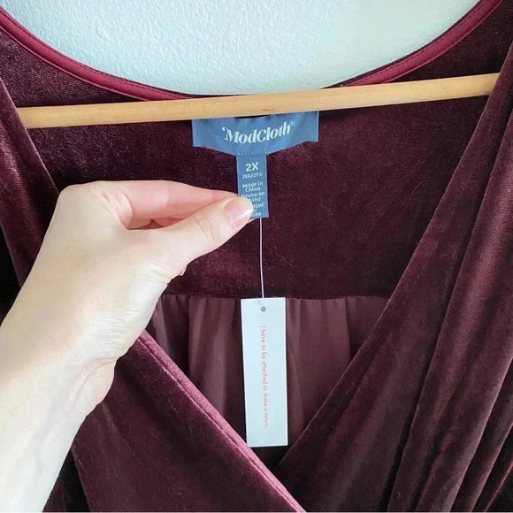 MODCLOTH Velvet Wrap Dress burgundy Sz 2X - Picture 3 of 6